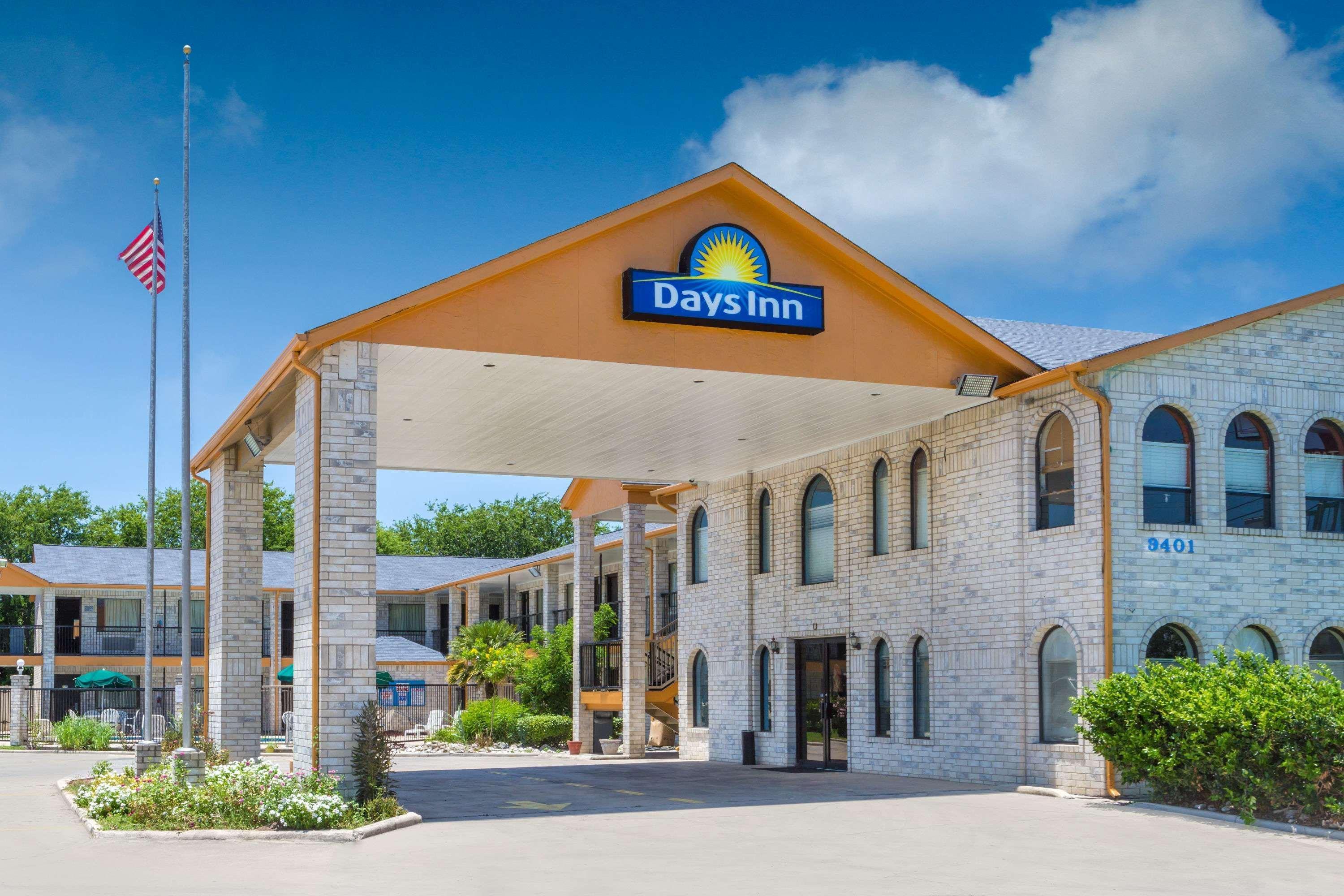 Days Inn Windcrest By Wyndham San Antonio Exterior photo